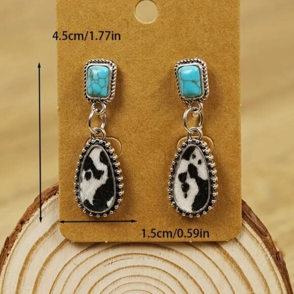 Western earrings - turquoise coloured stone with cow print drop - silver plated - Picture 3 of 3